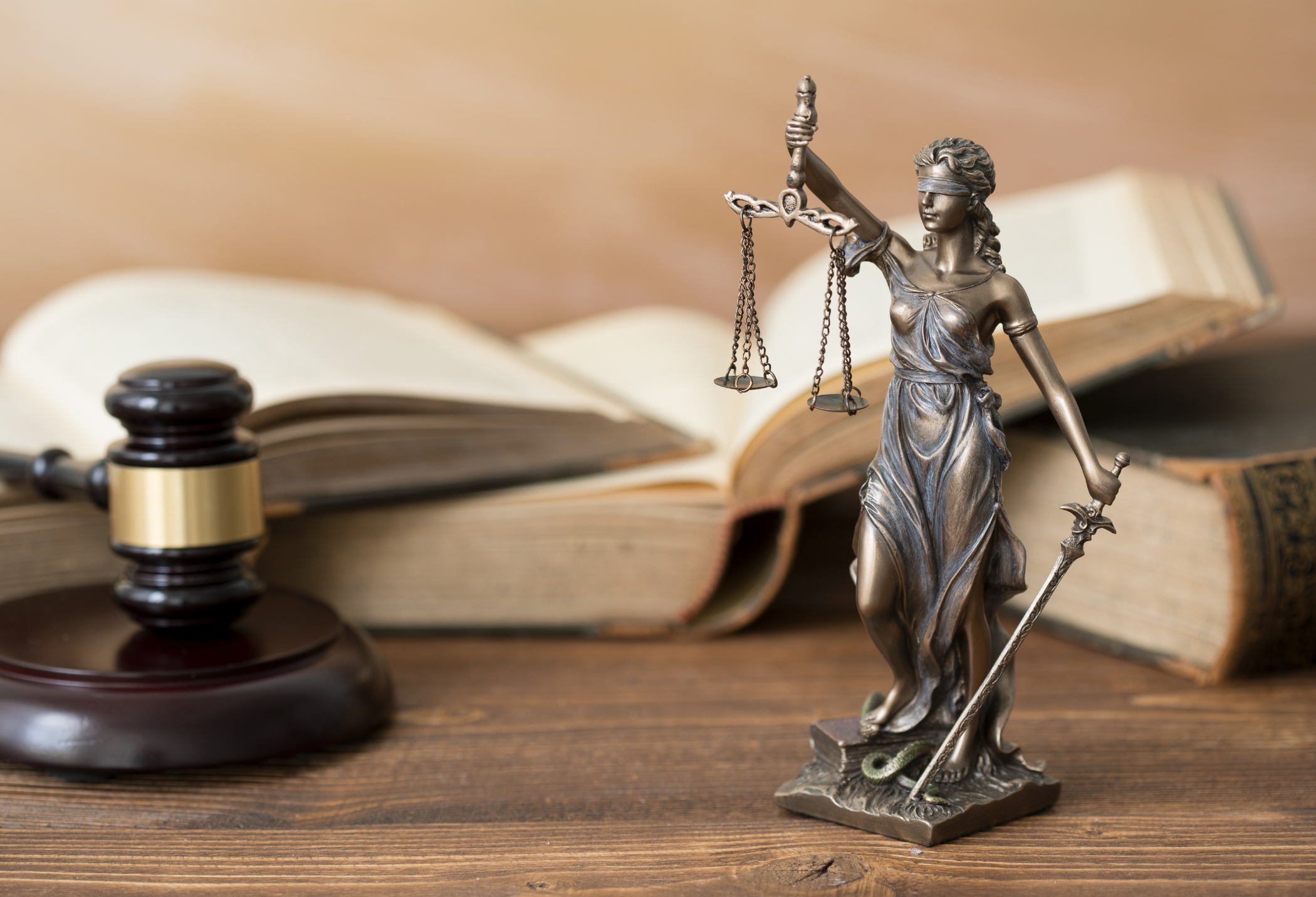 Featured Images - Chieppor & Egnerr